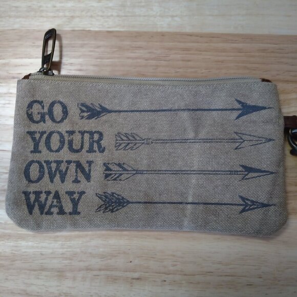 “Go Your Own Way” Primitives By Kathy Canvas 100% Cotton Wristlet Beige - Picture 2 of 6